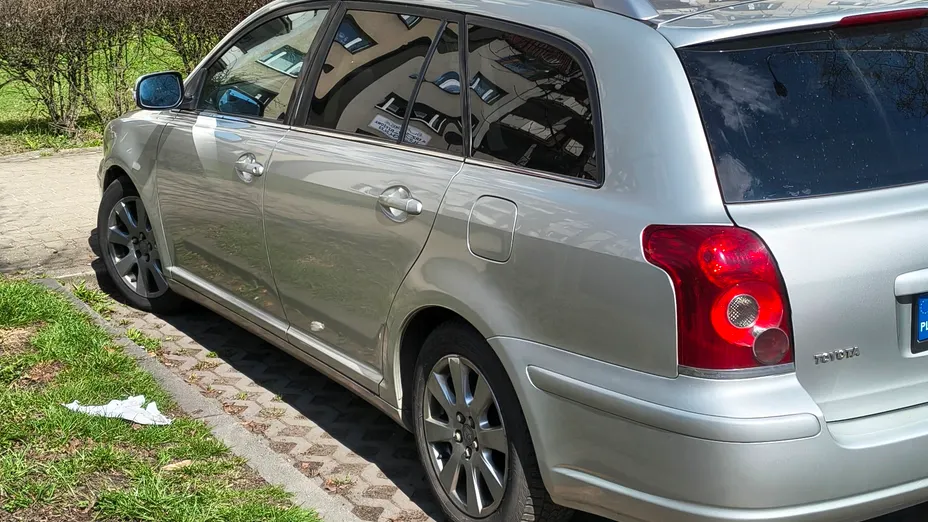 TOYOTA Avensis Avensis 1.8 Premium