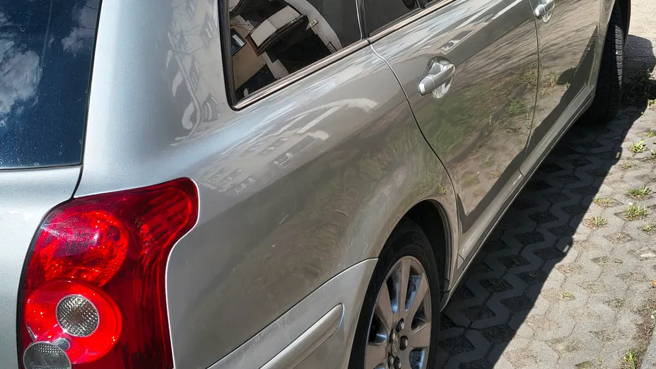 TOYOTA Avensis Avensis 1.8 Premium