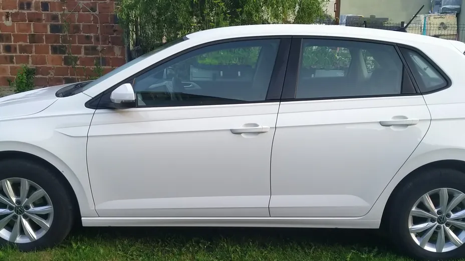 VOLKSWAGEN Polo -