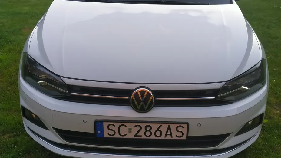VOLKSWAGEN Polo -