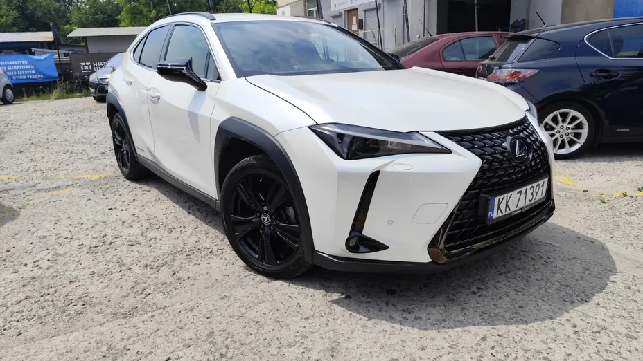 LEXUS UX -