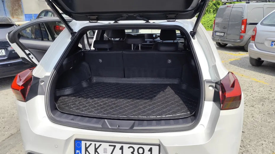 LEXUS UX -