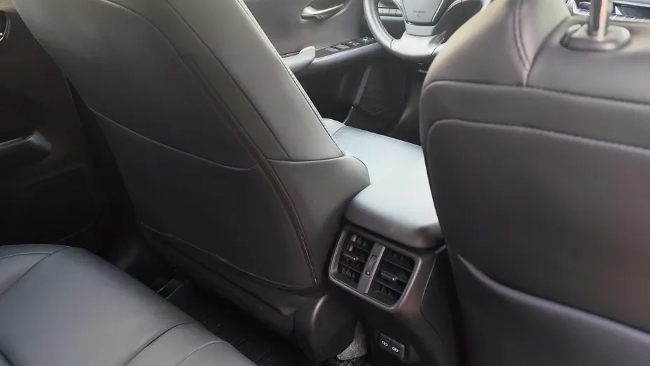 LEXUS UX -