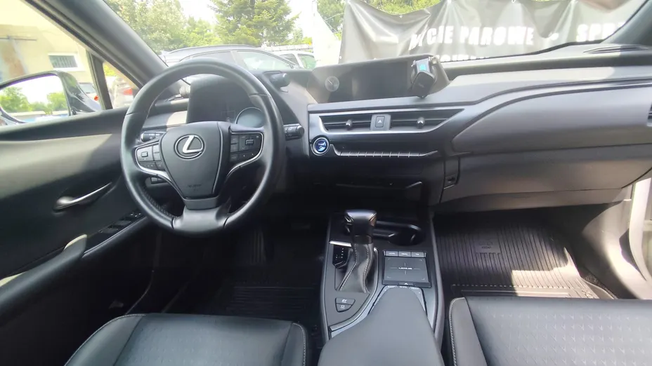 LEXUS UX -
