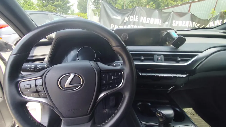 LEXUS UX -