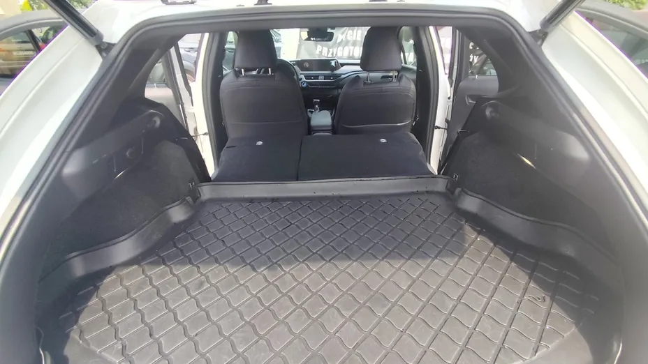 LEXUS UX -