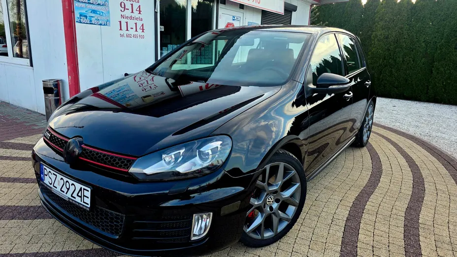 VOLKSWAGEN Golf -