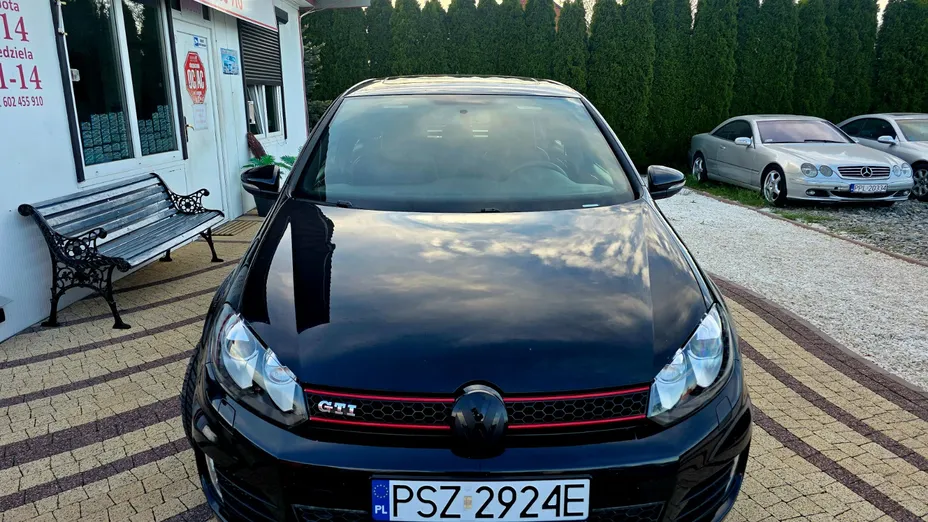 VOLKSWAGEN Golf -