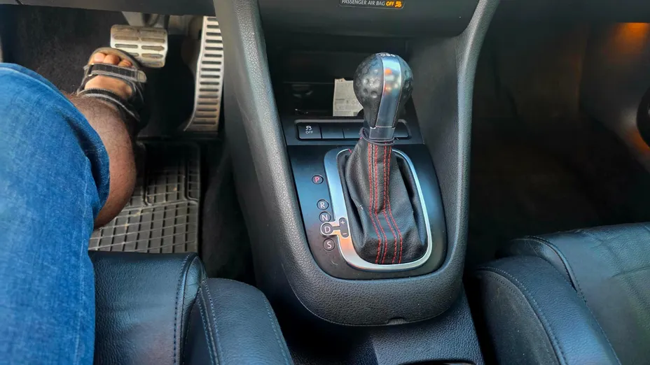 VOLKSWAGEN Golf -
