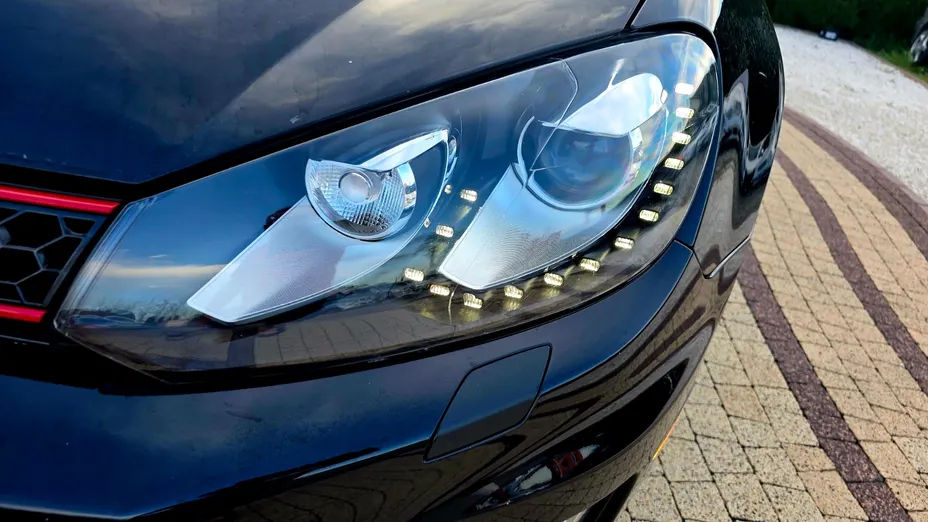 VOLKSWAGEN Golf -