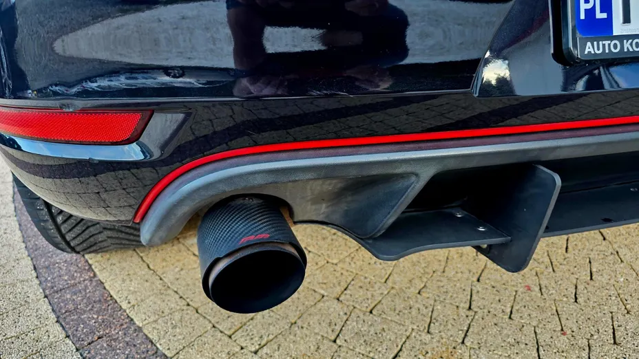VOLKSWAGEN Golf -