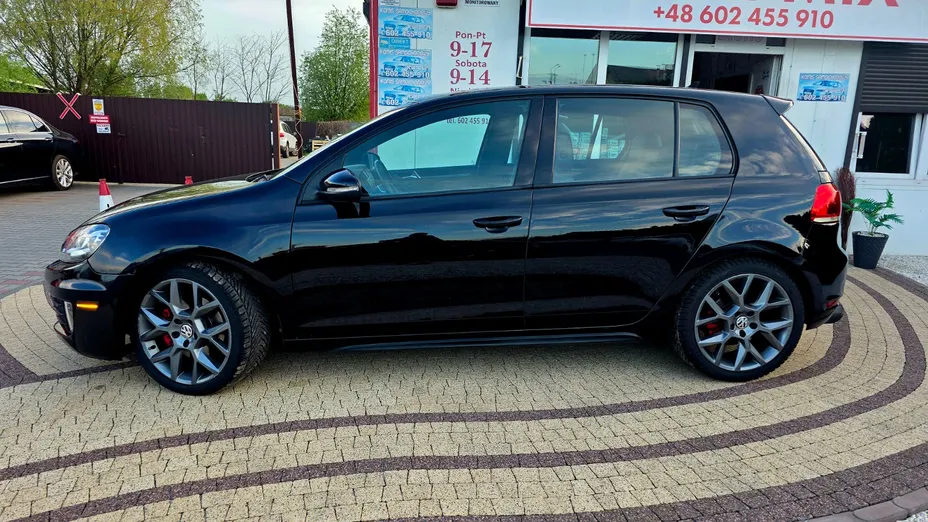 VOLKSWAGEN Golf -