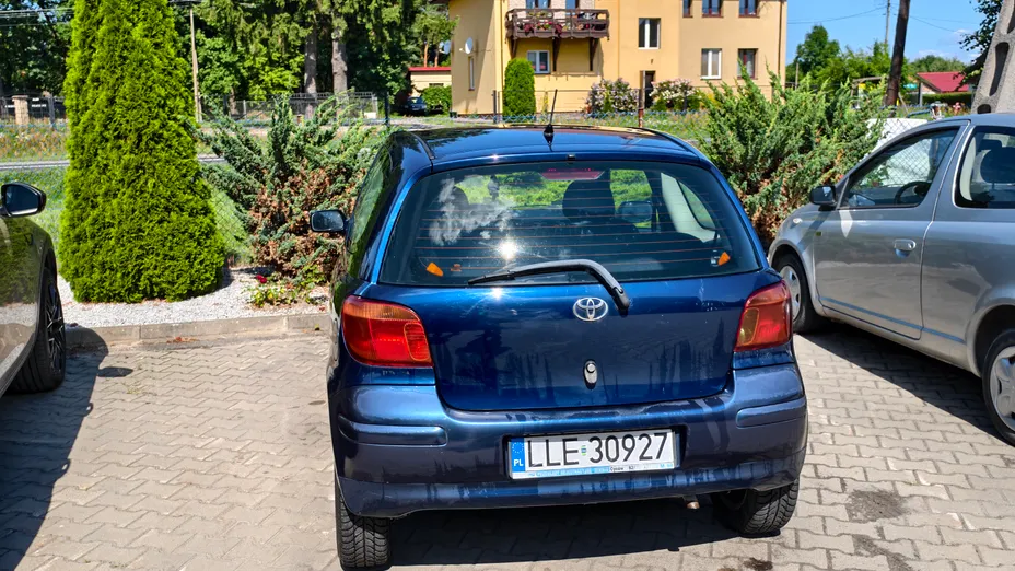 TOYOTA Yaris -