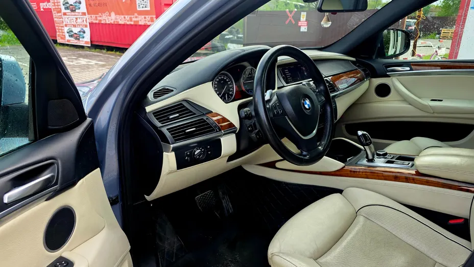 BMW X6 -
