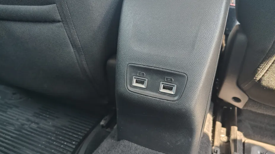 PEUGEOT 208 e-208 Active