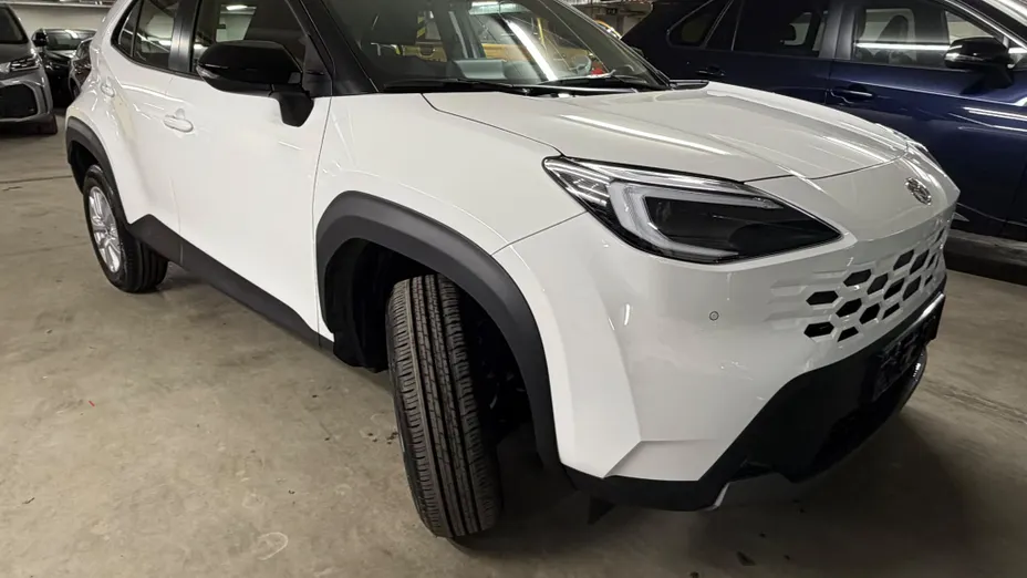 TOYOTA Yaris Cross -
