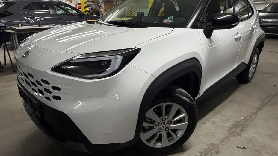 TOYOTA Yaris Cross -