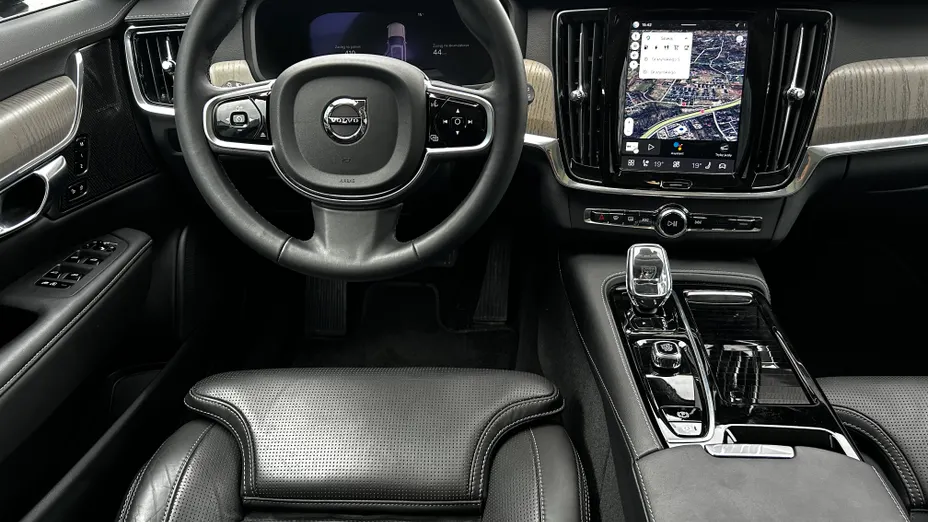VOLVO V90 V90 T8 AWD Plug-In Hybrid Ultra Bright aut