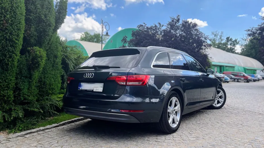 AUDI A4 -