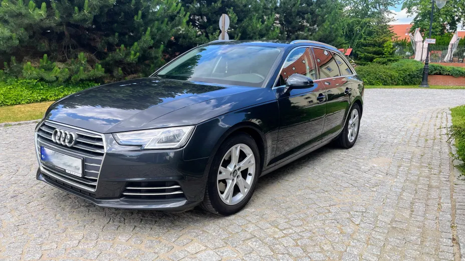 AUDI A4 -