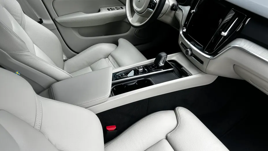 VOLVO V60 V60 B3 B Plus Dark aut