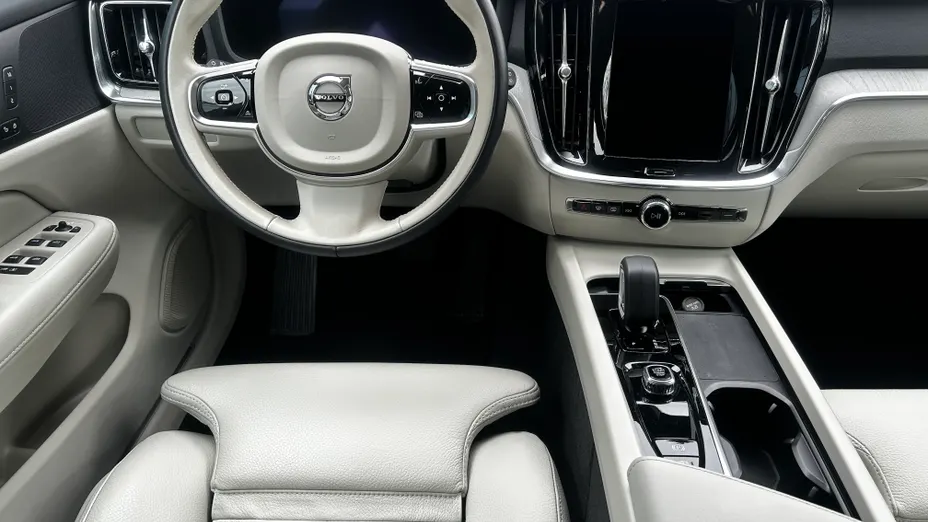 VOLVO V60 V60 B3 B Plus Dark aut
