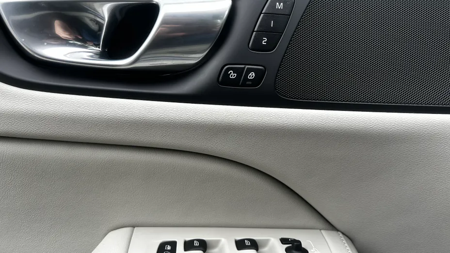 VOLVO V60 V60 B3 B Plus Dark aut
