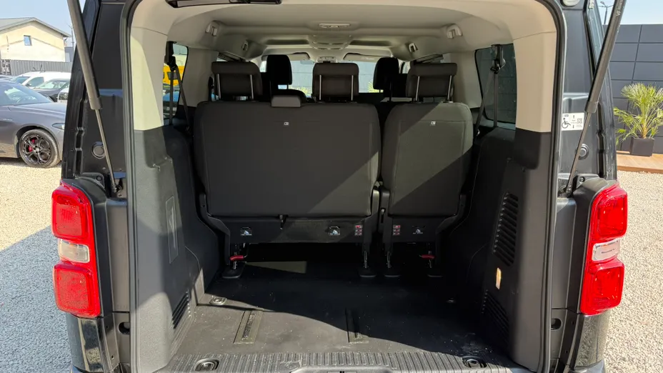 PEUGEOT Traveller Traveller 2.0 BlueHDi Long Business EAT8