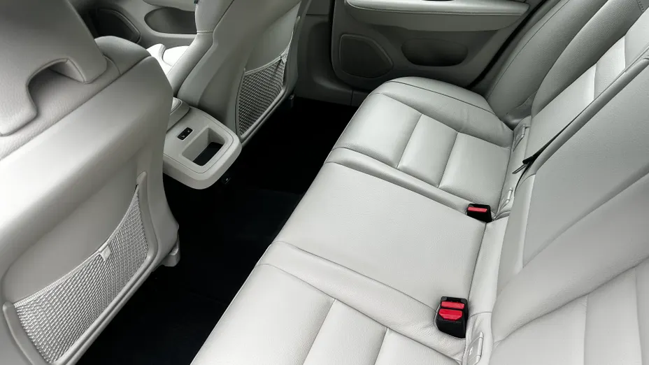 VOLVO V60 V60 B3 B Plus Dark aut