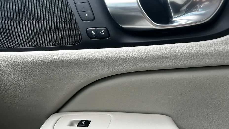 VOLVO V60 V60 B3 B Plus Dark aut