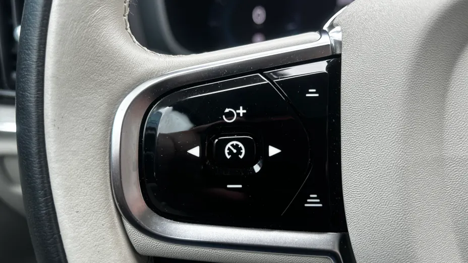VOLVO V60 V60 B3 B Plus Dark aut