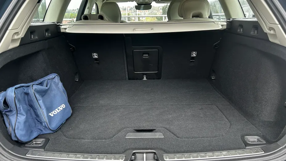 VOLVO V60 V60 B3 B Plus Dark aut