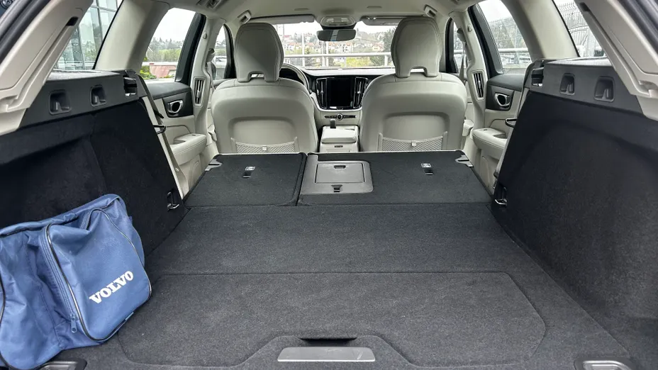 VOLVO V60 V60 B3 B Plus Dark aut