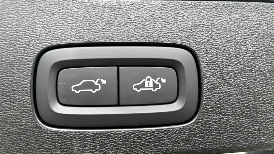 VOLVO V60 V60 B3 B Plus Dark aut