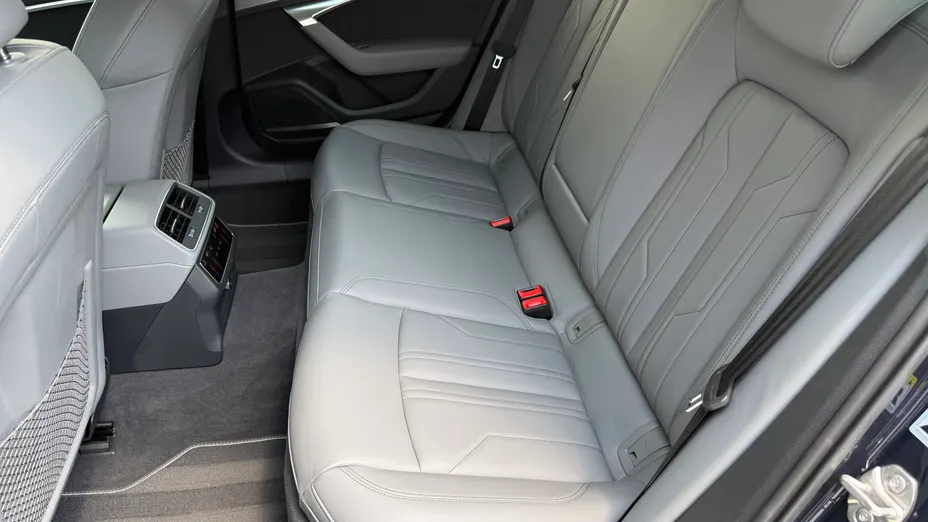 AUDI S6 Avant -