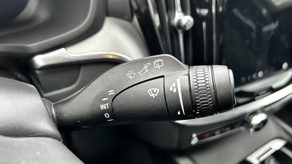 VOLVO V60 V60 B4 B Plus Dark aut