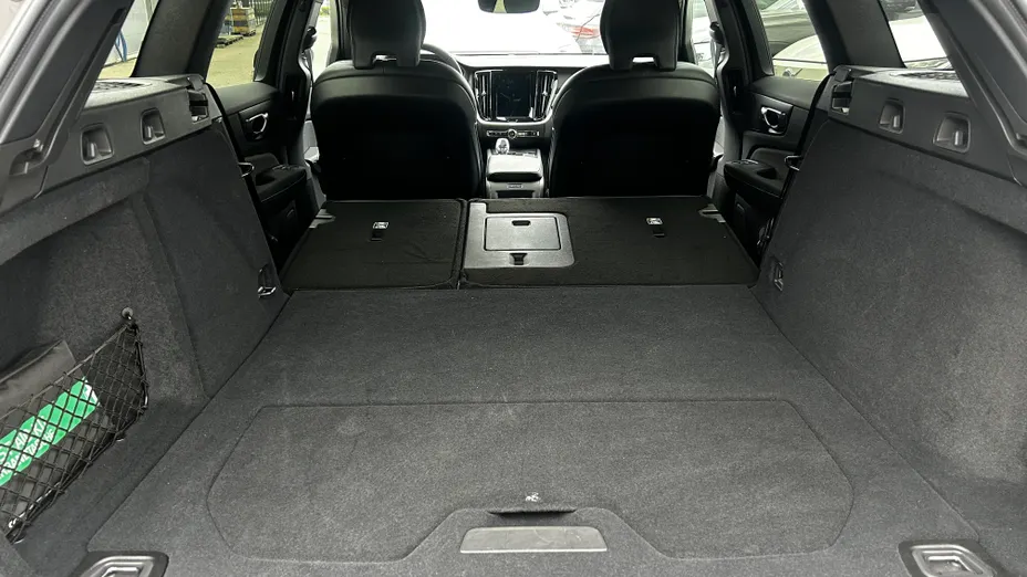 VOLVO V60 V60 B4 B Plus Dark aut