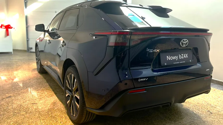 TOYOTA bZ4X bZ4X 73.1kWh 4x4 Executive Nowy