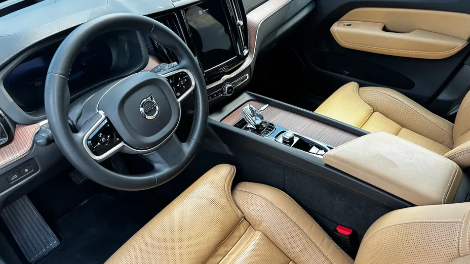 VOLVO XC60 XC60 T6 Plug-In Hybrid AWD Ultra Bright aut