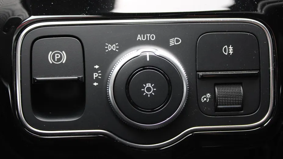 MERCEDES-BENZ CLA CLA 200 d 8G-DCT