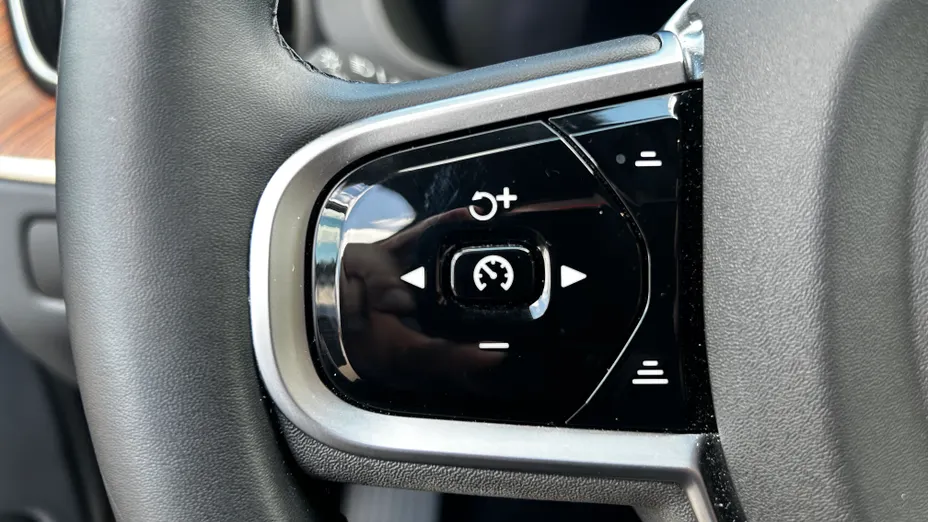VOLVO XC60 XC60 T6 Plug-In Hybrid AWD Ultra Bright aut
