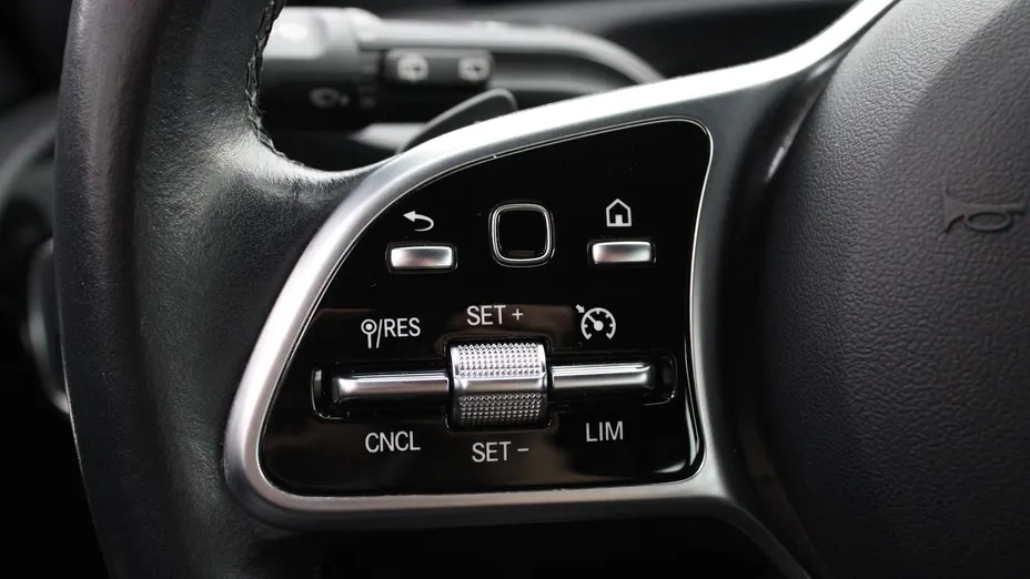 MERCEDES-BENZ CLA CLA 200 d 8G-DCT