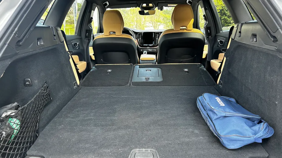 VOLVO XC60 XC60 T6 Plug-In Hybrid AWD Ultra Bright aut