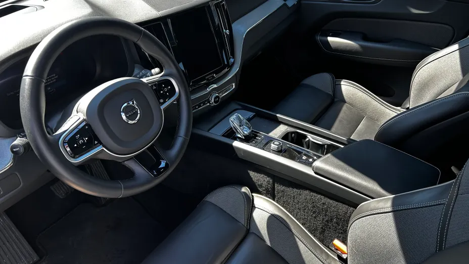 VOLVO XC60 XC60 B5 B AWD Plus Black Edition aut