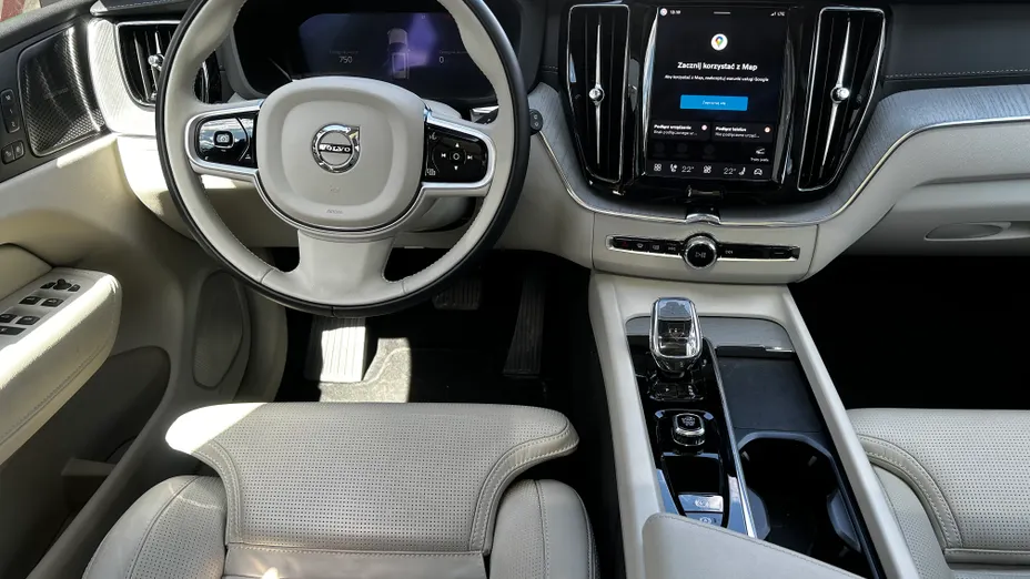 VOLVO XC60 XC60 T6 Plug-In Hybrid AWD Ultra Bright aut