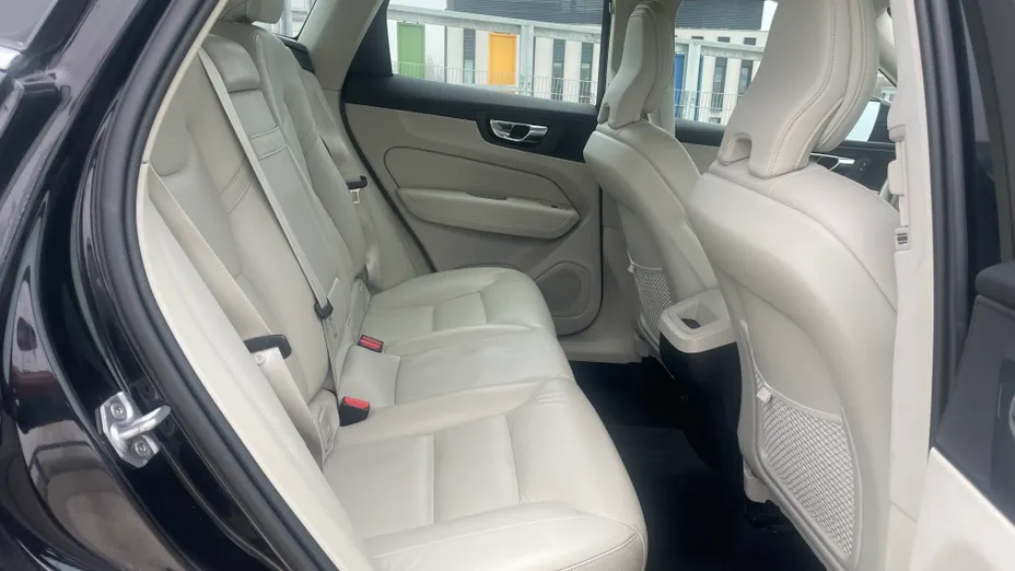 VOLVO XC60 XC60 B5 D AWD Momentum Pro aut