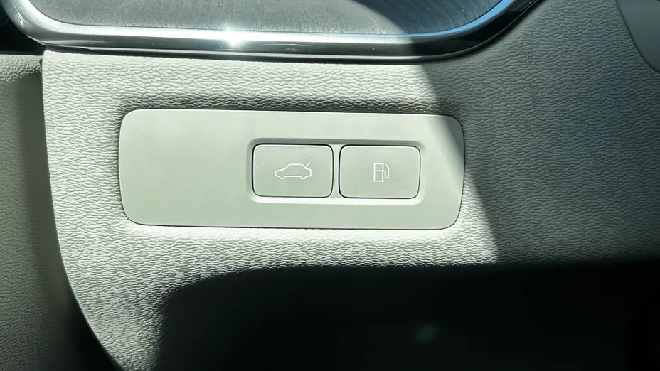 VOLVO XC60 XC60 T6 Plug-In Hybrid AWD Ultra Bright aut