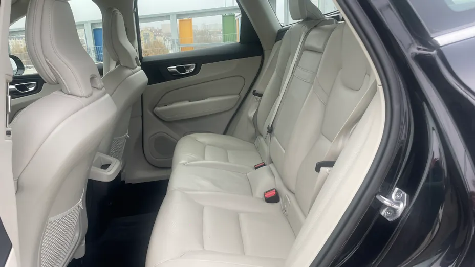 VOLVO XC60 XC60 B5 D AWD Momentum Pro aut