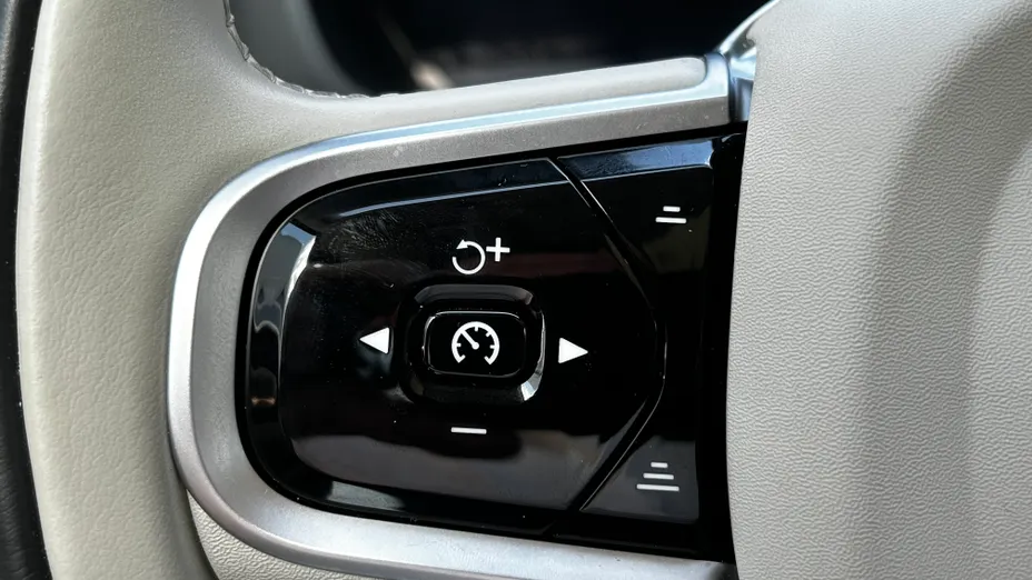 VOLVO XC60 XC60 T6 Plug-In Hybrid AWD Ultra Bright aut