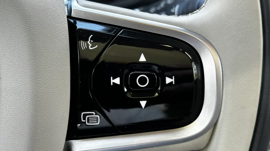 VOLVO XC60 XC60 T6 Plug-In Hybrid AWD Ultra Bright aut